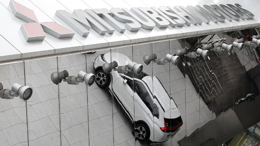 The logo of Mitsubishi Motors Corp is seen at a showroom of the company's headquarters in Tokyo, Japan November 26, 2018.   REUTERS/Toru Hanai
