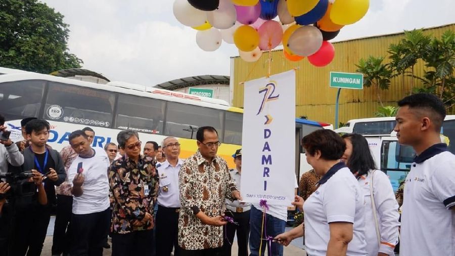 Perum Damri menyiapkan 70 unit bus untuk disulap menjadi hotel di kawasan Pantai Tanjung Kalayang, Belitung.