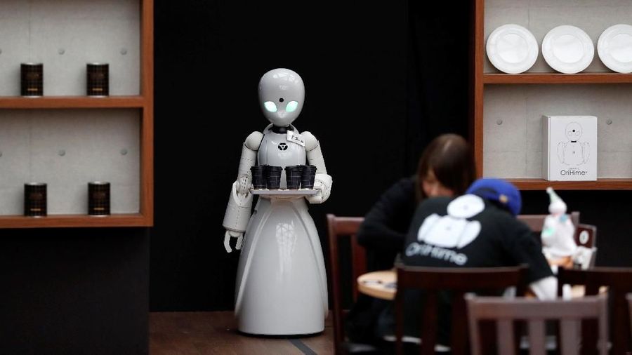 Sepuluh orang dengan penyakit ALS akan mendapatkan ¥ 1.000 atau sekitar Rp 128.000 per jam untuk mengendalikan robot.