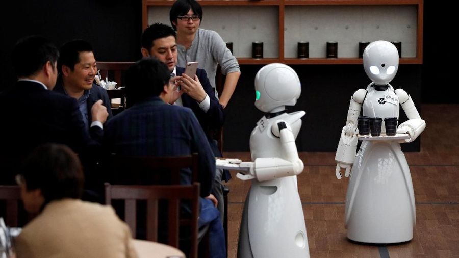 Sepuluh orang dengan penyakit ALS akan mendapatkan ¥ 1.000 atau sekitar Rp 128.000 per jam untuk mengendalikan robot.