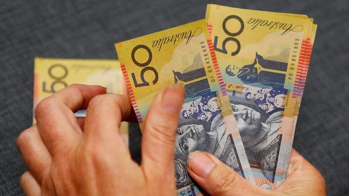 FILE PHOTO: Australian dollars are seen in an illustration photo February 8, 2018. REUTERS/Daniel Munoz/File Photo
