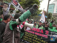 Eks Driver Go-Jek Geruduk Kantor Nadiem, Minta Aktif Kembali