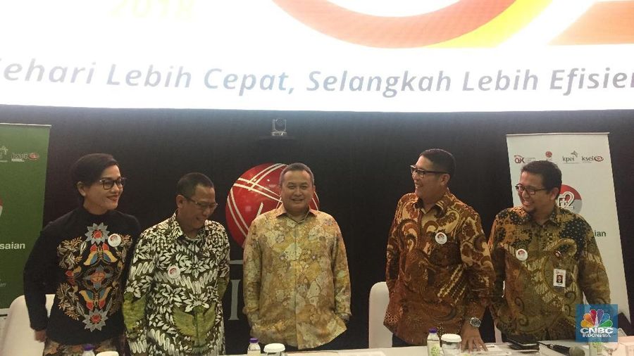 Regulator pasar modal menilai pasar modal Indonesia dinilai masih cukup dangkal, sehingga perlu ditingkatkan jumlah suplai efek yang bisa dipilih oleh investor.