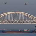 Rusia Tembaki & Sita 3 Kapal Ukraina yang Lintasi Laut Crimea