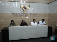 Kata Menko Darmin Soal PHK yang Hantui Industri CPO RI