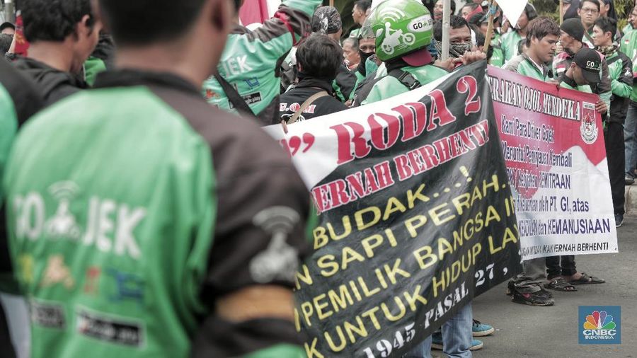 Kementerian Perhubungan (Kemenhub) tengah menyusun aturan terkait ojek online (Ojol).