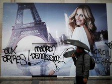 Penampakan Kerusakan Kota Paris Pascademo BBM 