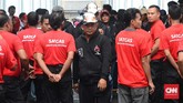 Ribuan relawan pendukung Presiden petahana RI, Joko Widodo (Jokowi) dan Ma'ruf Amin dalam Pilpres 2019 berkumpul di kawasan pergudangan, Sentul, Kabupaten Bogor, 27 November 2018. Elemen dari berbagai profesi itu menantikan kehadiran Jokowi yang akan melantik mereka jadi bagian dari tim kemenangan. (CNN Indonesia/ Harvey Darian)