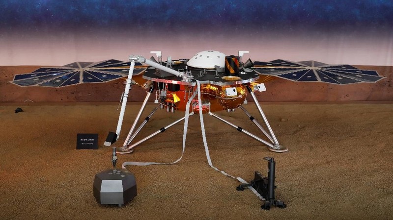 Pesawat ruang angkasa yang diberi nama InSight Mars, pendarat robot pertama yang dirancang untuk mempelajari kedalaman interior dunia yang jauh