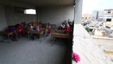 Selama ISIS berkuasa, seluruh sekolah di Raqqa ditutup dan mereka menerapkan sistem pendidikan tersendiri dengan visi . (REUTERS/Aboud Hamam)