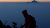 Dari puncak Gunung Arjuno, pendaki dapat melihat beberapa gunung sekitarnya seperti Gunung Semeru, Gunung Welirang, dan Gunung Penanggungan.