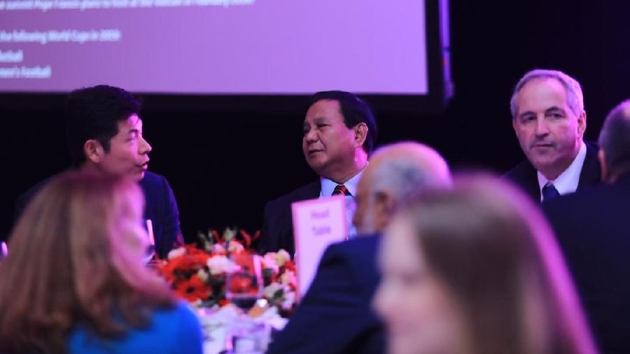 Sebelum acara tersebut, Prabowo juga sempat dijamu langsung oleh Wakil Perdana Menteri Singapura Teo Chee Hean.