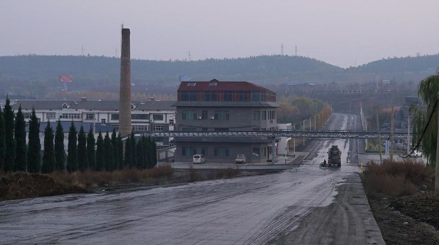 A chimney stands next to an empty road in Jincheng, Shanxi province, China November 12, 2018. Picture taken November 12, 2018.  To match Insight CHINA-POLLUTION/ECONOMY.  REUTERS/Joseph Campbell