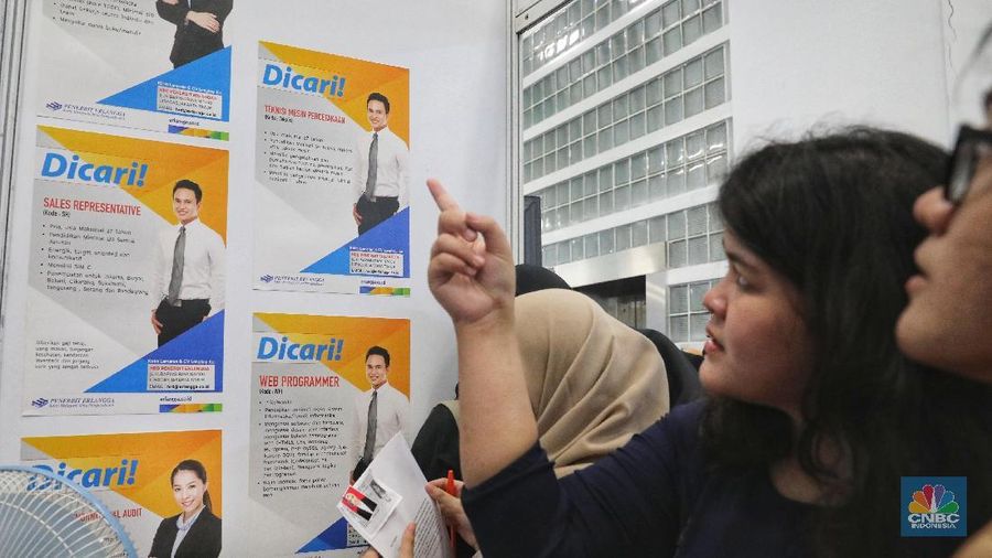 Program pra kerja Jokowi akan menyasar mereka yang sudah tak sekolah formal usia di atas 18 tahun.