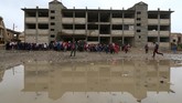 Tekad anak-anak Raqqa bangkit dari peperangan untuk menimba ilmu masih membara. (REUTERS/Aboud Hamam)