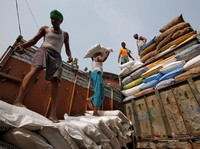Kaji Impor Gula dari Malaysia, Ini Kebutuhan Indonesia