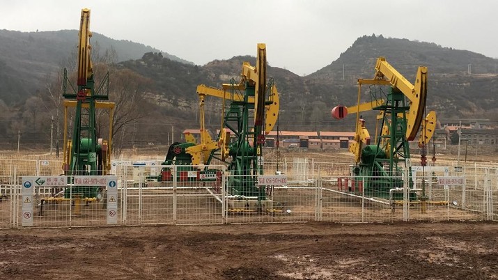 Polusi Udara China: Gas diekstrak dari sumur gas metana di Jincheng, provinsi Shanxi, Cina. REUTERS/David Stanway Gas is extracted from a coalbed methane well in Jincheng, Shanxi province, China November 14, 2018. Picture taken November 14, 2018. To match Insight CHINA-POLLUTION/ECONOMY. REUTERS/David Stanway