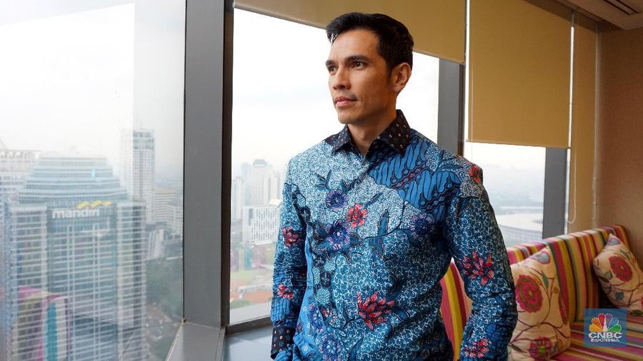 Adrian Maulana kini memimpin Schroder Investment Management Indonesia untuk mengembangkan reksa dana.