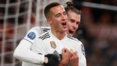 Gareth Bale merayakan gol kedua Madrid yang dicetak Lucas Vazquez pada menit ke-59 usai menerima umpan dari Karim Benzema. (REUTERS/Alessandro Bianchi)