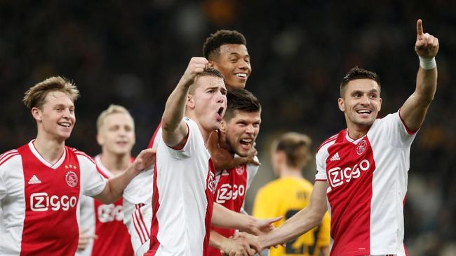 Ajax Menang 2-0 atas AEK di Liga Champions