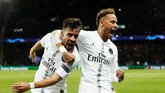 Juan Bernat berhasil mencetak gol di babak pertama lewat tendangan kaki kanan. Bernat membuat Alisson mati langkah. (REUTERS/Benoit Tessier)