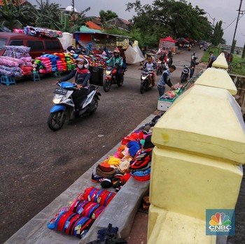 Mengintip Sepak Terjang PKL Mendulang Rejeki di Pinggiran BKT
