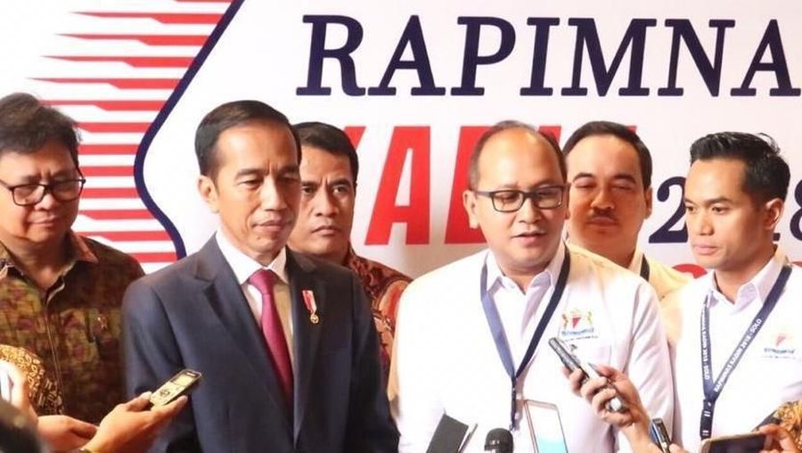 Defisit transaksi berjalan (current account deficit/CAD) merupakan masalah utama dalam perekonomian Indonesia.
