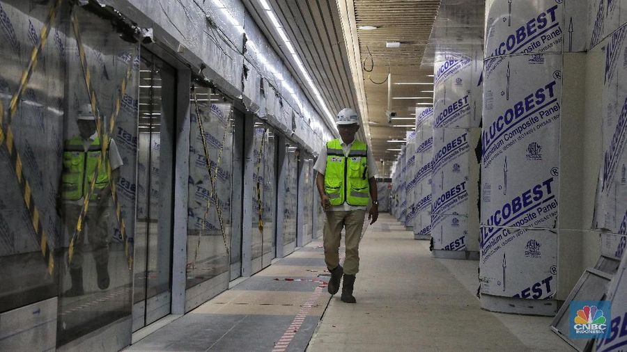 Direktur Utama PT MRT Jakarta William Sabandar menargetkan proyek MRT Jakarta Fase I tuntas pada Februari-Maret 2019.