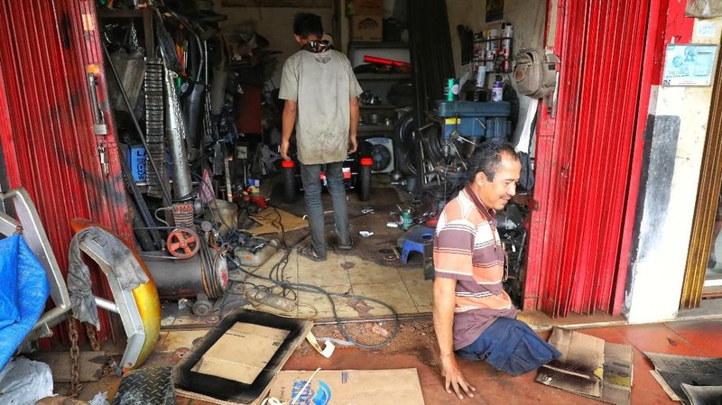Omset yang ia dapatkan sekitar Rp 40 hingga 50 juta.