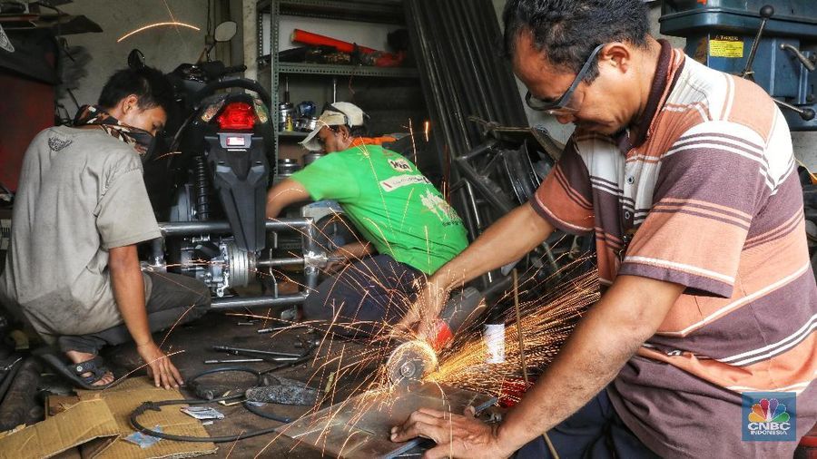 Omset yang ia dapatkan sekitar Rp 40 hingga 50 juta.