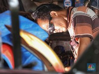 Pria Ini Modifikasi Motor Bagi Difabel