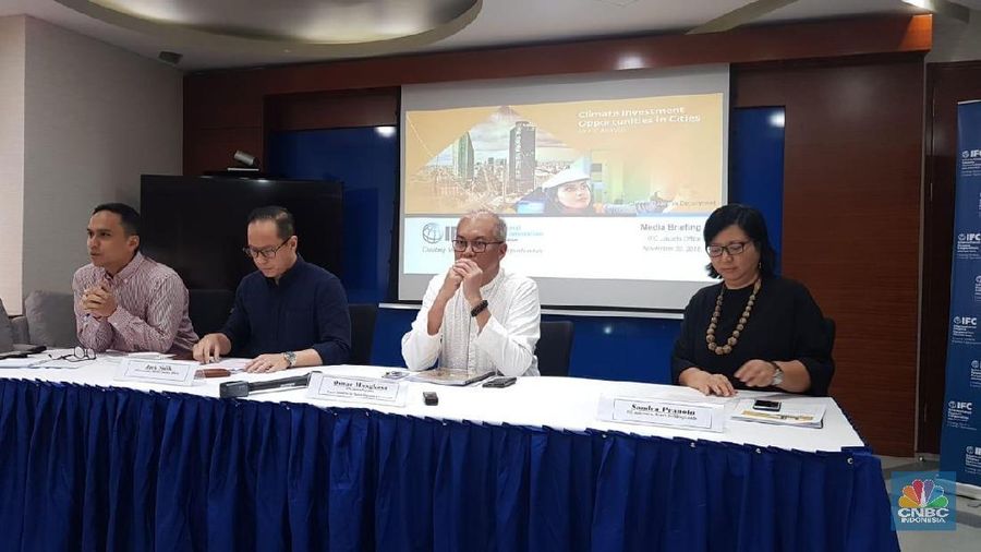 Perubahan iklim  bukan hanya risiko tapi ada peluang bagi investor dan swasta yang ingin berinvestasi dalam penanggulangan dampaknya, kata IFC.
