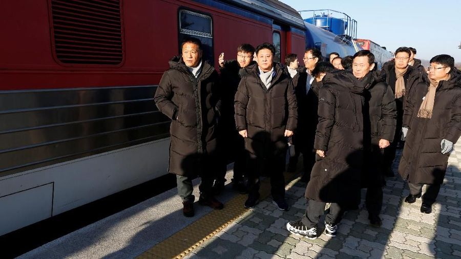 Pembukaan jalur kereta api dan jalan ini adalah sebagai bagian dari upaya untuk meningkatkan hubungan bilateral Korea Utara dan Korea Selatan.