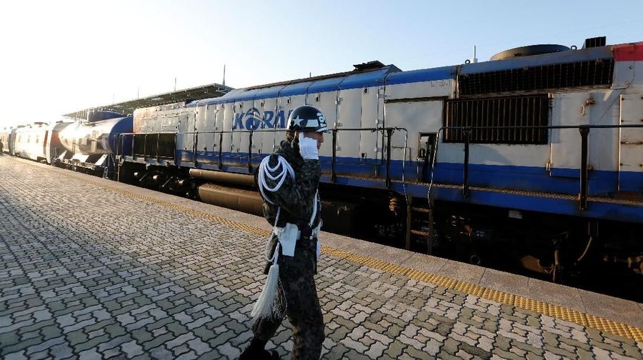 Pembukaan jalur kereta api dan jalan ini adalah sebagai bagian dari upaya untuk meningkatkan hubungan bilateral Korea Utara dan Korea Selatan.