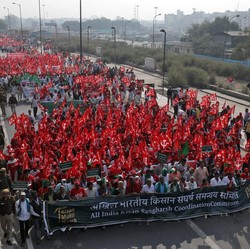 Demo Puluhan Ribu Petani India Turun ke Jalan