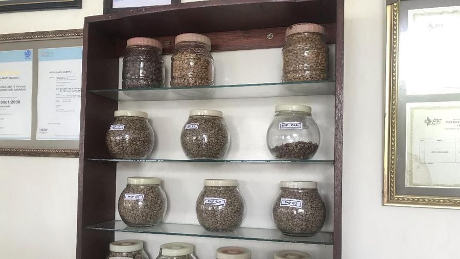 Kampoeng Kopi Banaran yang masih bertahan diantara pabrik-pabrik kopi modern yang semakin menjamur di Indonesia.