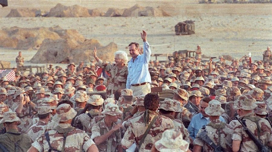 George HW Bush meninggal dunia tujuh bulan setelah istrinya, Barbara Bush yang dinikahinya selama 73 tahun, mengembuskan napas terakhir.