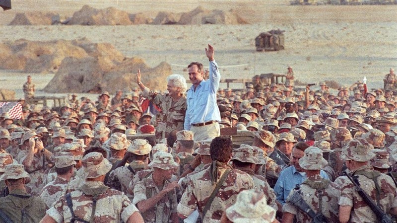 George HW Bush meninggal dunia tujuh bulan setelah istrinya, Barbara Bush yang dinikahinya selama 73 tahun, mengembuskan napas terakhir.
