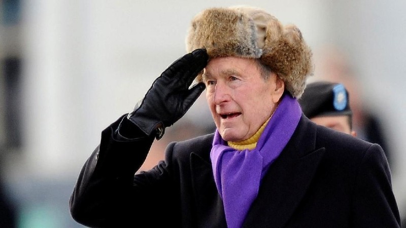 George HW Bush meninggal dunia tujuh bulan setelah istrinya, Barbara Bush yang dinikahinya selama 73 tahun, mengembuskan napas terakhir.