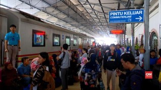 VIDEO: Hindari Kemacetan, KAI Alihkan Penumpang dari Gambir