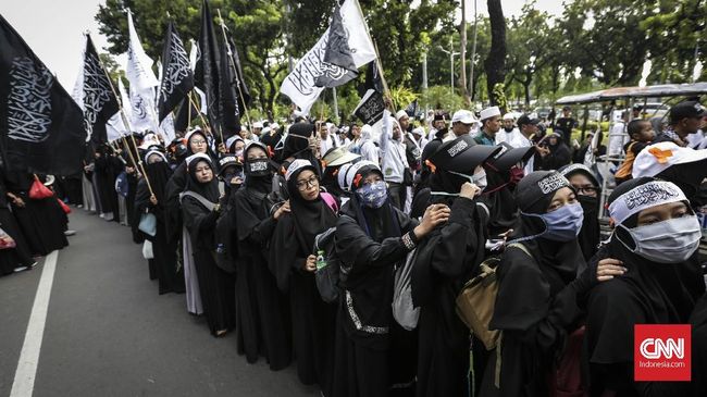 'Emak-emak' Kecewa Sandiaga Tak Hadir di Reuni Aksi 212