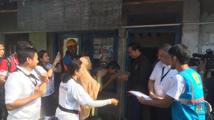 Jokowi meresmikan Sambungan Listrik Gratis di Bogor.