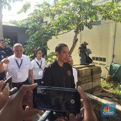 Keringat Jokowi Bangun Infrastruktur Berujung Kritik Pedas