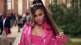Ariana Grande Toreh Prestasi Seperti The Beatles