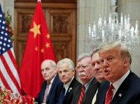 Gara-gara Trump dan OPEC, Harga Minyak Amblas 2%!