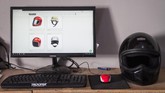 Website helm kustom di Solo, Jawa Tengah. (ANTARA FOTO/Mohammad Ayudha)
