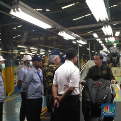 Tunggangi Xmax, Jokowi Lepas Ekspor 1,5 Juta Unit Yamaha