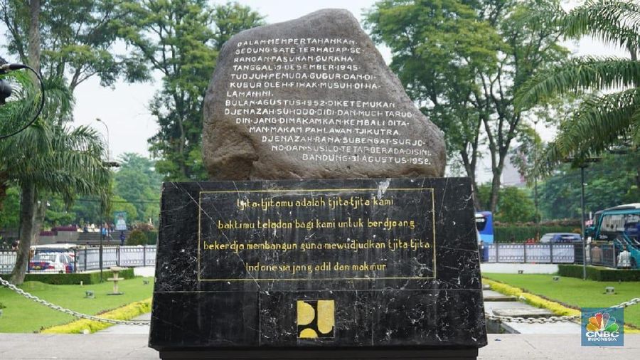 Basuki mengenang kembali kejadian pada 3 Desember 1945, di mana terdapat 7 pegawai PU gugur sewaktu menjaga Gedung Sate.