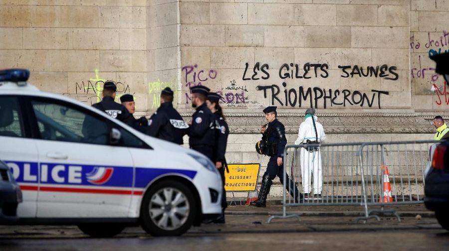 Kekerasan di Paris adalah yang terburuk setelah pemberontakan mahasiswa Mei 1968.