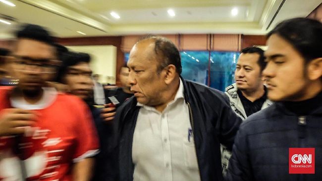 Komdis PSSI Hukum Hidayat Tiga Tahun dan Denda Rp150 Juta